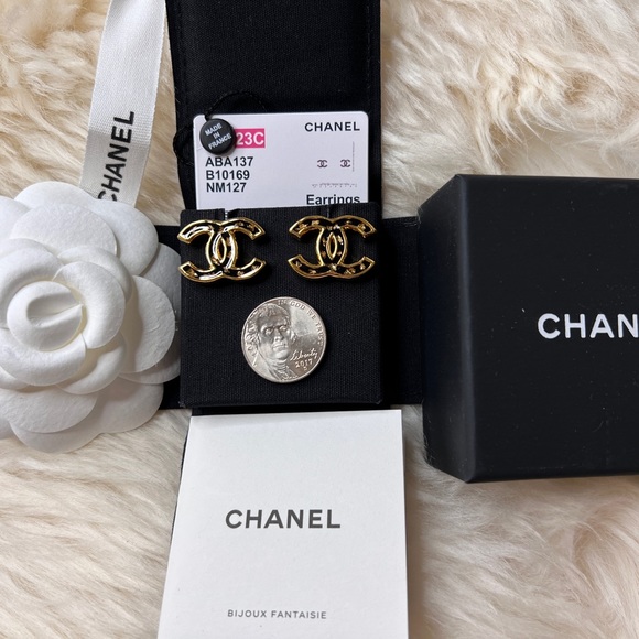 NEW 23C Chanel Black CC Stud Earrings Gold Hardware - Picture 2 of 6